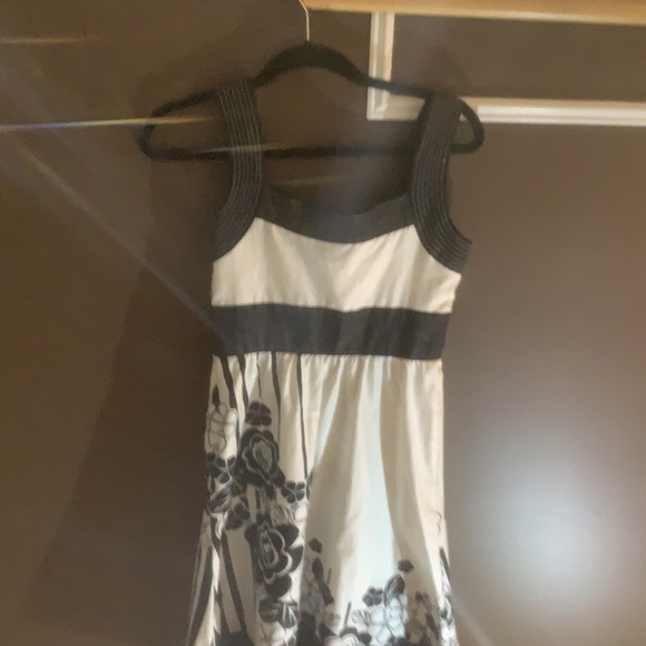 Cute light summer dress. - Picture 3 of 3